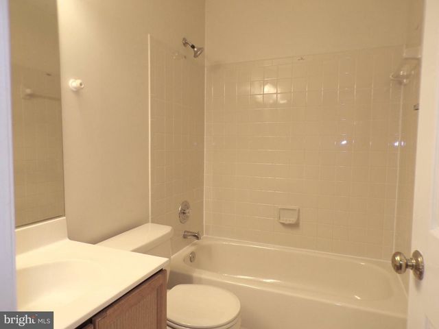 8305 RIDGE CROSSING LN, Springfield, VA 22152