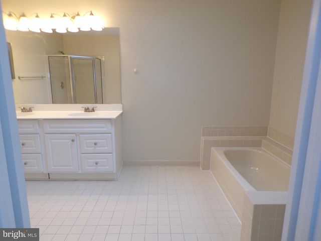 8305 RIDGE CROSSING LN, Springfield, VA 22152