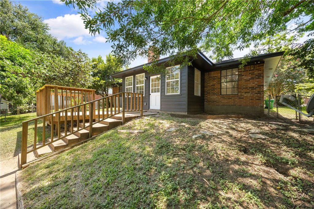1803 South Park Street, Brenham, TX 77833 — photo 4