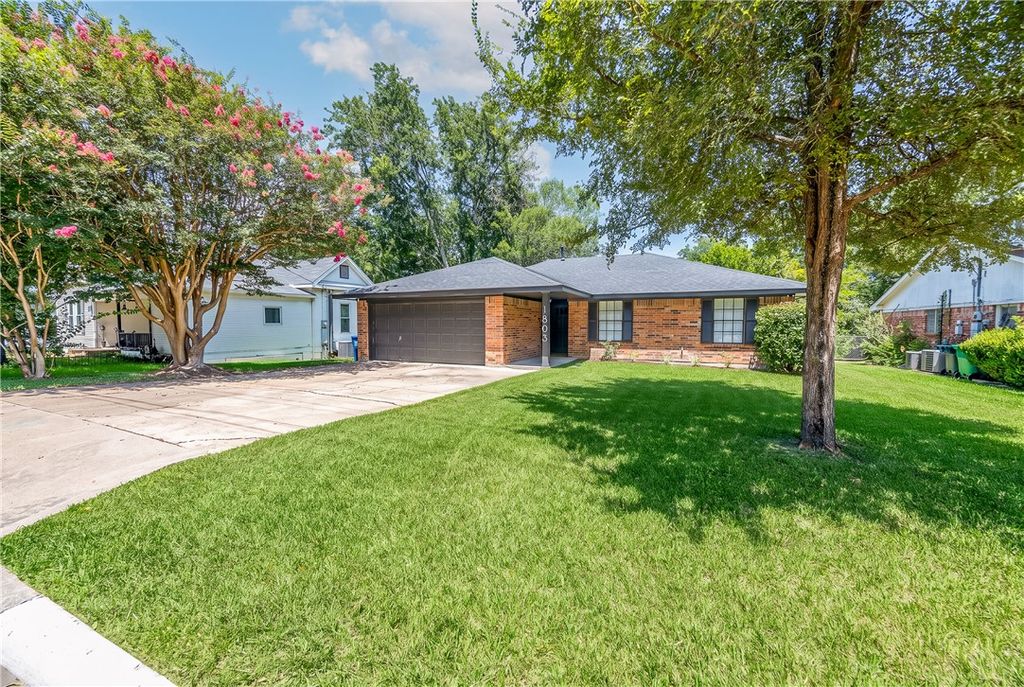 1803 South Park Street, Brenham, TX 77833 — photo 5