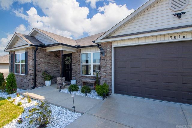 3016 Emerald Park Trail, Bauxite, AR 72011