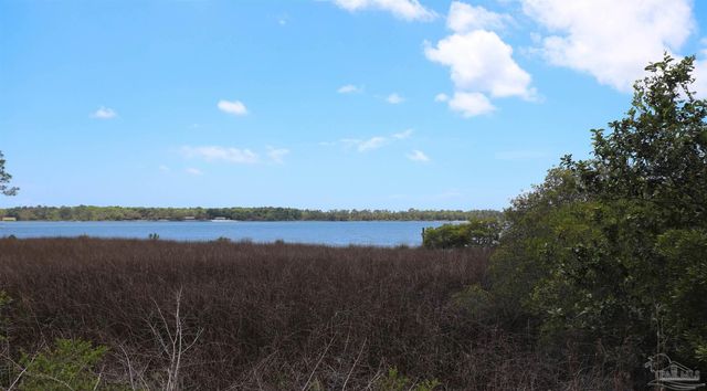 1401 Bayou Grande Blvd, Pensacola, FL 32507