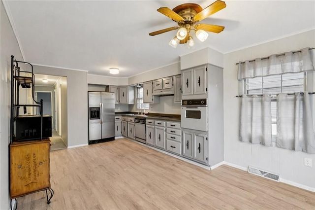 2715 Myrtle Dr, Lower Burrell, PA 15068
