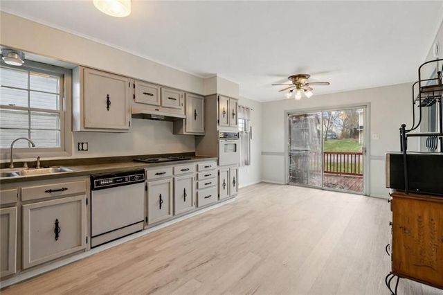 2715 Myrtle Dr, Lower Burrell, PA 15068