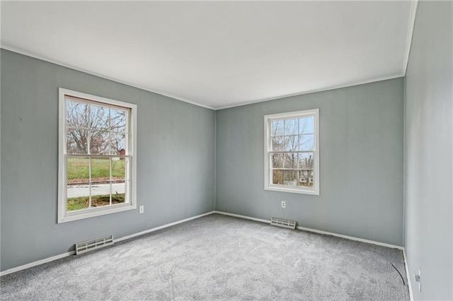 2715 Myrtle Dr, Lower Burrell, PA 15068