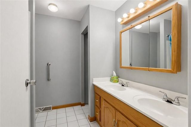 2715 Myrtle Dr, Lower Burrell, PA 15068