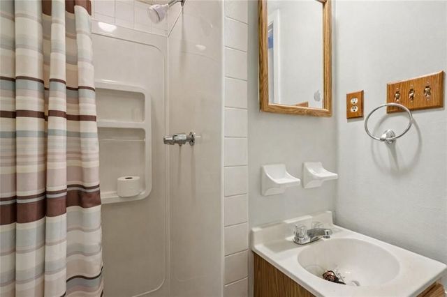 2715 Myrtle Dr, Lower Burrell, PA 15068