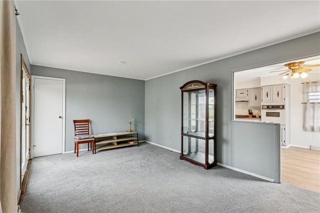 2715 Myrtle Dr, Lower Burrell, PA 15068