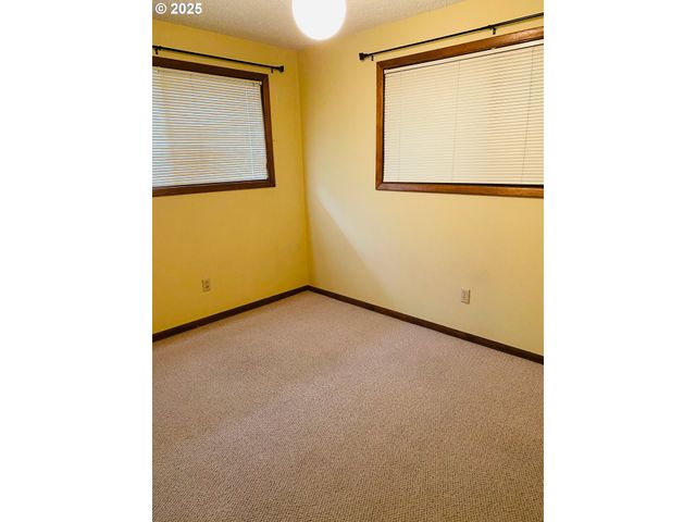 4134 Se WASHINGTON St, Milwaukie, OR 97222