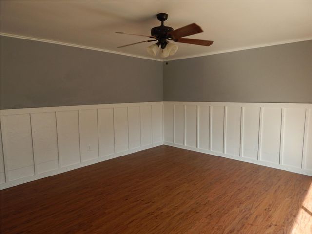 104 Crestview Drive, Hitchcock, TX 77563