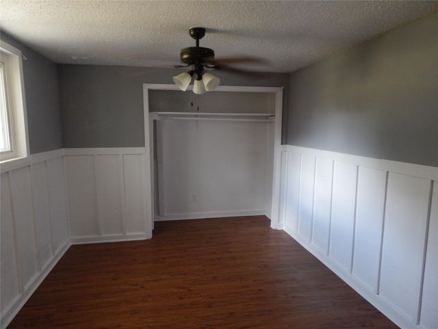 104 Crestview Drive, Hitchcock, TX 77563