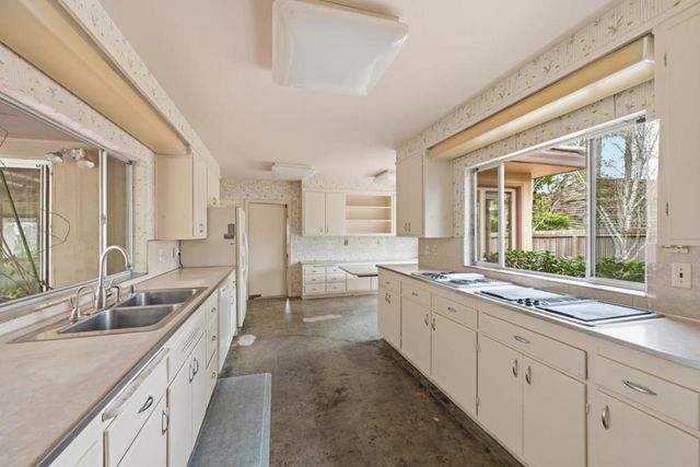 1735 Crockett Lane, Hillsborough, CA 94010