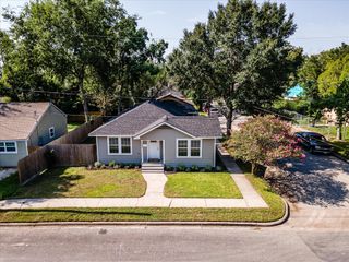 223 W Adoue Street, Baytown, TX 77520