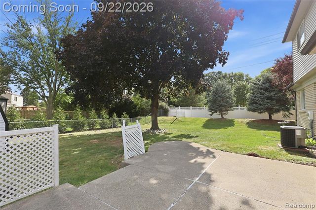 13622 Biscayne Drive, Sterling Heights, MI 48313