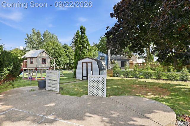 13622 Biscayne Drive, Sterling Heights, MI 48313