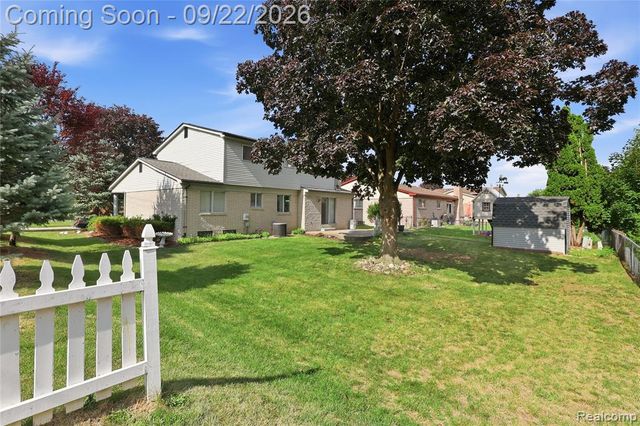 13622 Biscayne Drive, Sterling Heights, MI 48313