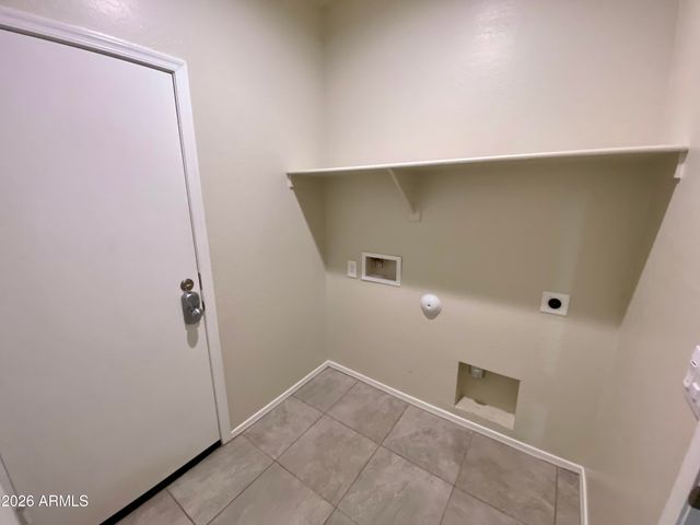 18556 W BUCKSKIN Trail, Wittmann, AZ 85361