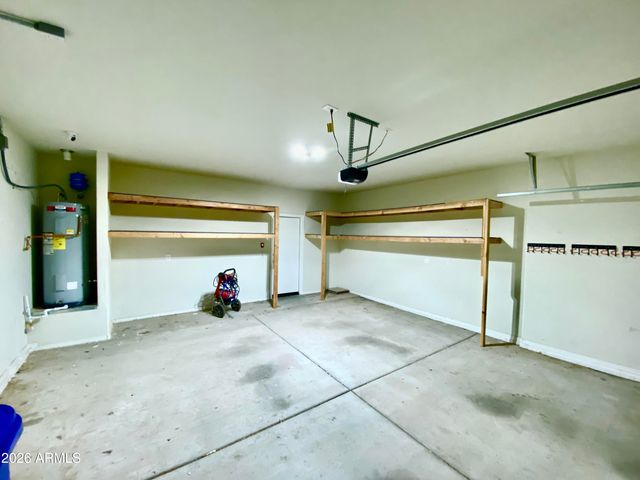 18556 W BUCKSKIN Trail, Wittmann, AZ 85361