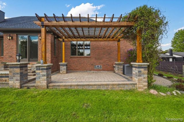 35339 W 13 Mile Road, Farmington Hills, MI 48331