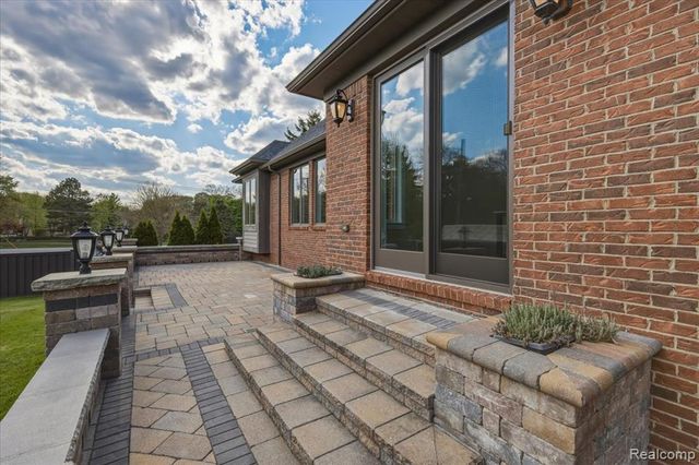 35339 W 13 Mile Road, Farmington Hills, MI 48331