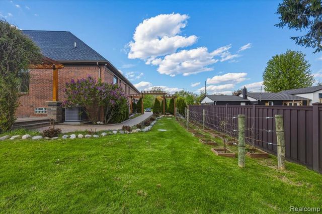 35339 W 13 Mile Road, Farmington Hills, MI 48331