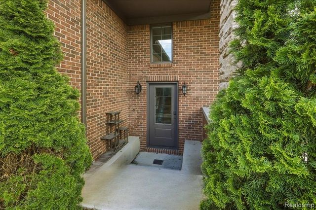 35339 W 13 Mile Road, Farmington Hills, MI 48331