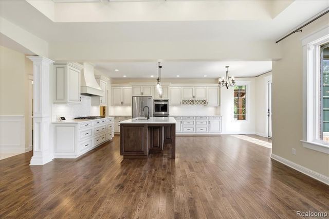 35339 W 13 Mile Road, Farmington Hills, MI 48331