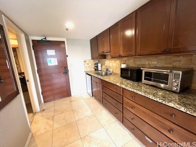 2045 Kalakaua Avenue 402, Honolulu, HI 96815
