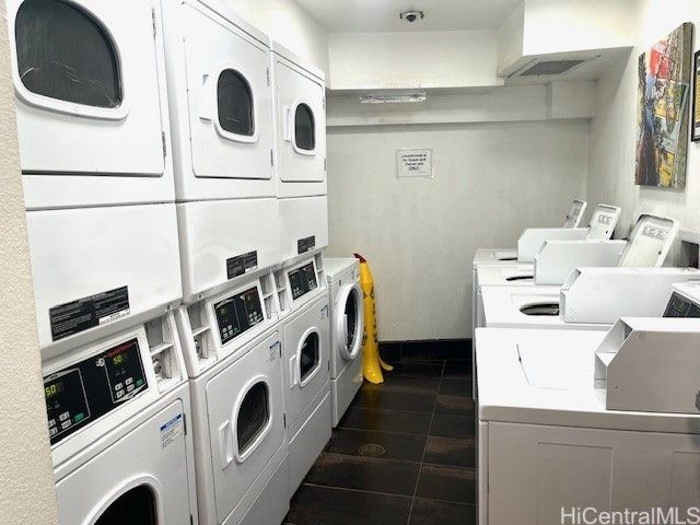 2045 Kalakaua Avenue 402, Honolulu, HI 96815