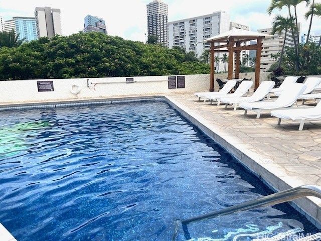2045 Kalakaua Avenue 402, Honolulu, HI 96815