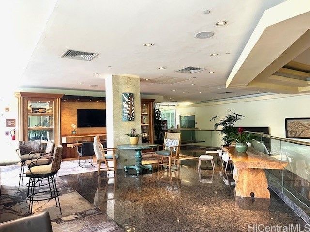 2045 Kalakaua Avenue 402, Honolulu, HI 96815