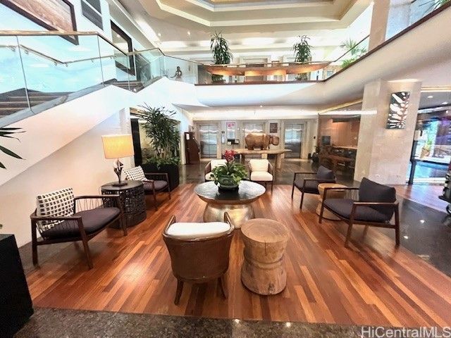 2045 Kalakaua Avenue 402, Honolulu, HI 96815
