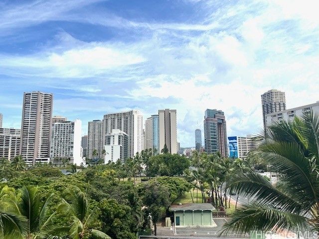 2045 Kalakaua Avenue 402, Honolulu, HI 96815