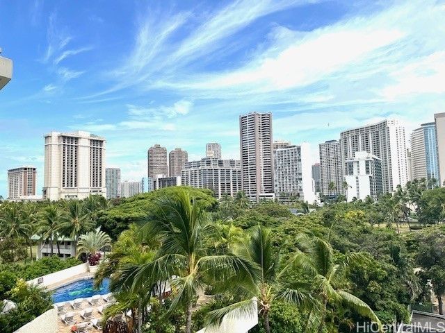 2045 Kalakaua Avenue 402, Honolulu, HI 96815