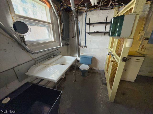 403 Burrows Avenue, East Liverpool, OH 43920