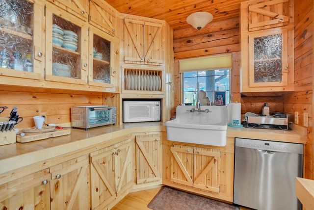 1085 Bundy Drive, Lake Isabella, MI 48893