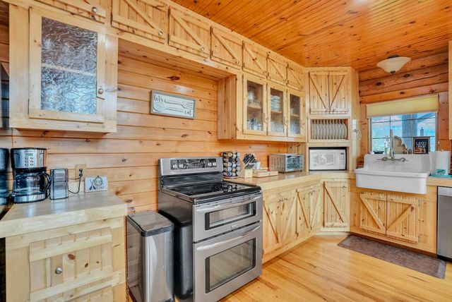 1085 Bundy Drive, Lake Isabella, MI 48893