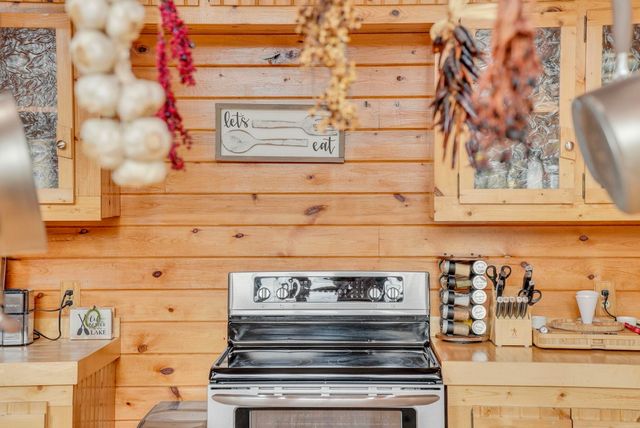 1085 Bundy Drive, Lake Isabella, MI 48893