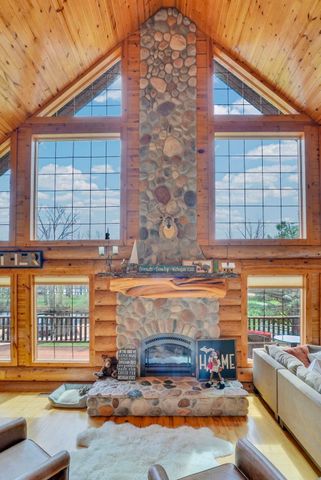 1085 Bundy Drive, Lake Isabella, MI 48893