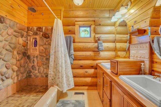 1085 Bundy Drive, Lake Isabella, MI 48893