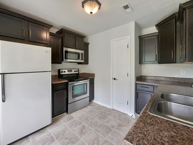 851 Salem Rd, Clarksville, TN 37040