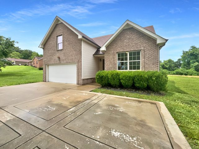 851 Salem Rd, Clarksville, TN 37040