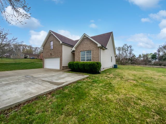 851 Salem Rd, Clarksville, TN 37040