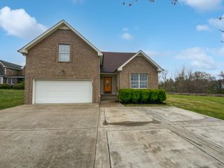 851 Salem Rd, Clarksville, TN 37040