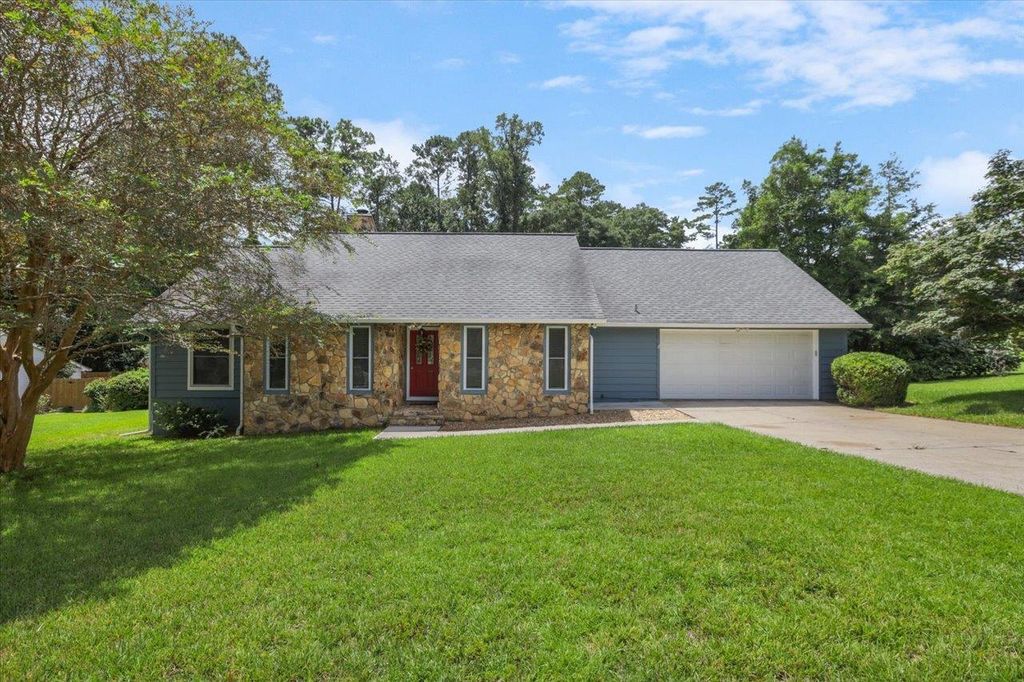 2387 Royal Oaks Drive, Tallahassee, FL 32309