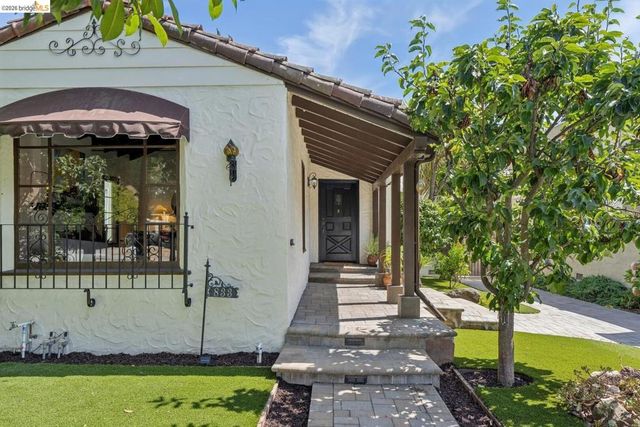 833 Rodney DR, San Leandro, CA 94577