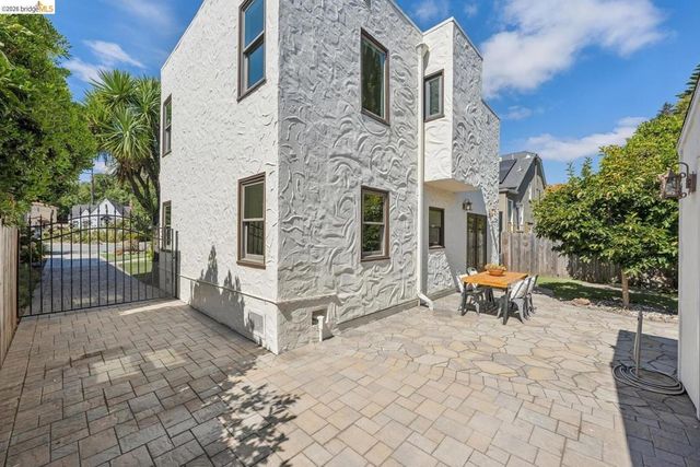 833 Rodney DR, San Leandro, CA 94577