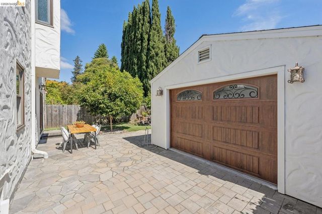 833 Rodney DR, San Leandro, CA 94577