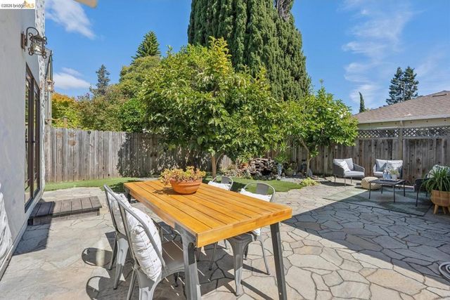 833 Rodney DR, San Leandro, CA 94577