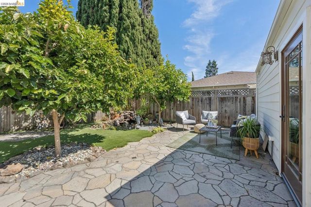 833 Rodney DR, San Leandro, CA 94577